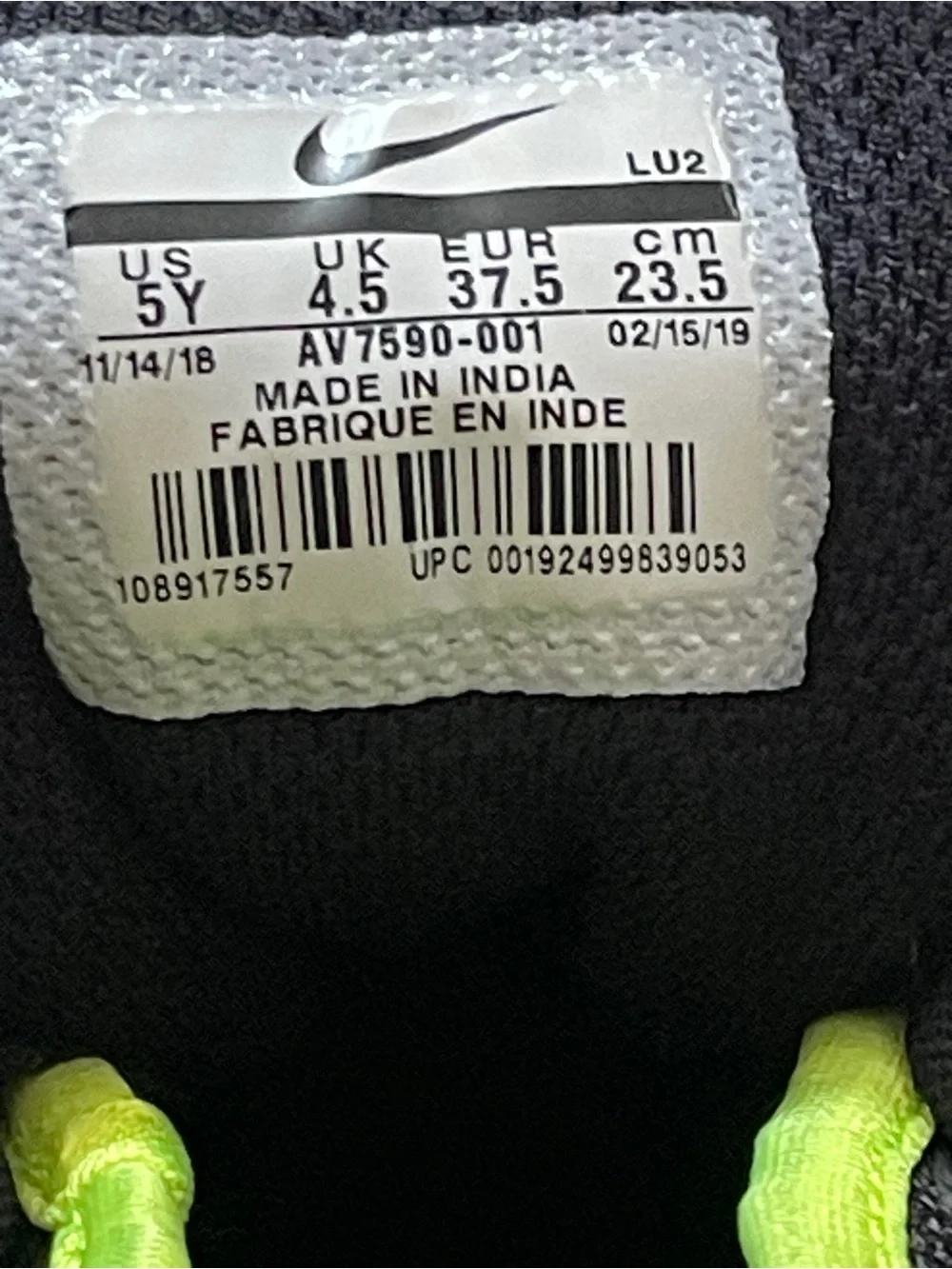 Nike Air Max Axis RF. Size 5Y.